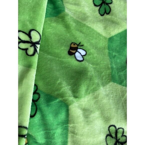 Disney Winnie The Pooh St Patrick’s Day Green Clovers Bees Throw Blanket 50 X 70 - Picture 7 of 14